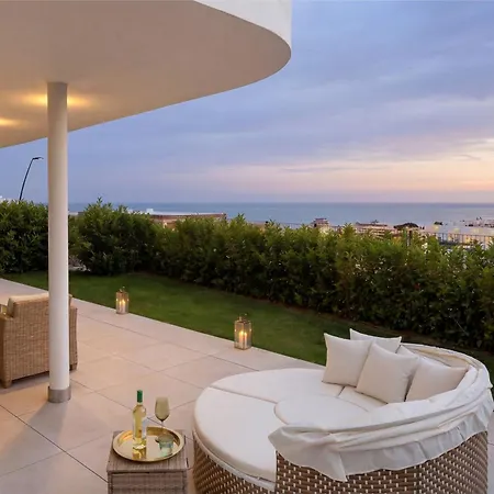 Exclusive Garden In Higueron Apartamento